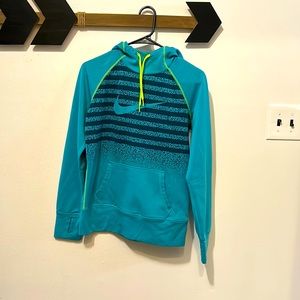 S Nike Therma Fit sweatshirt